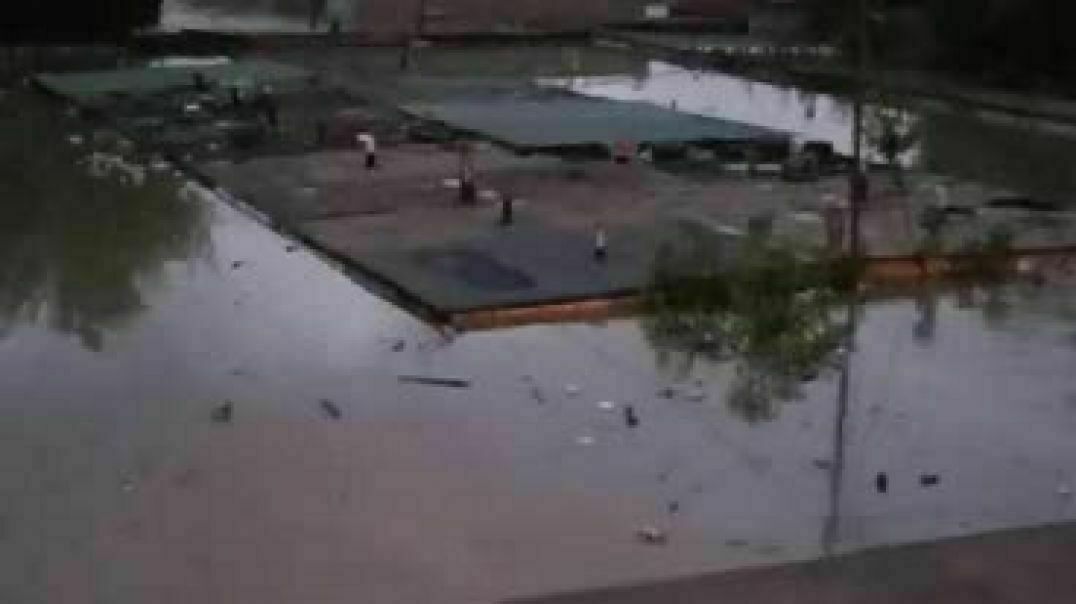 В Уссурийске затопило гаражный кооператив под крышу